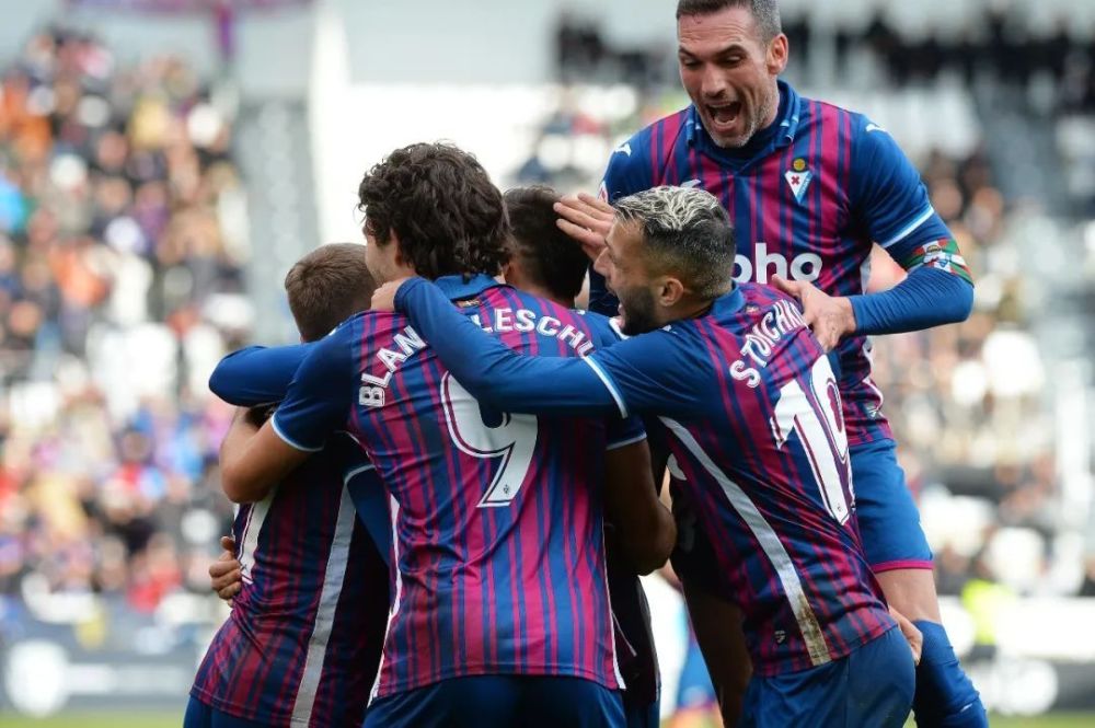 他对赛车比 他对赛车比