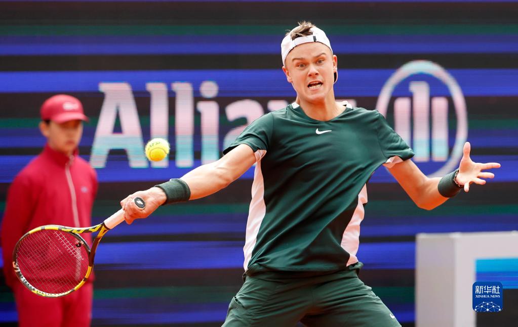 铁杆击球和 铁杆击球和